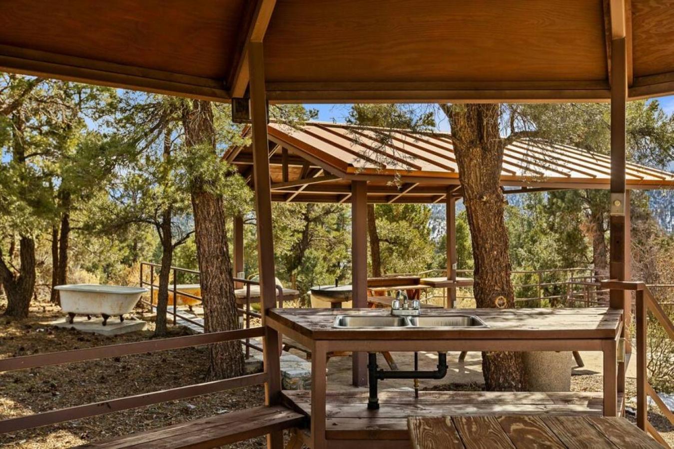 Steel Pine Lodge A Rustic Mountain Retreat Views Baldwin Lake Exteriör bild