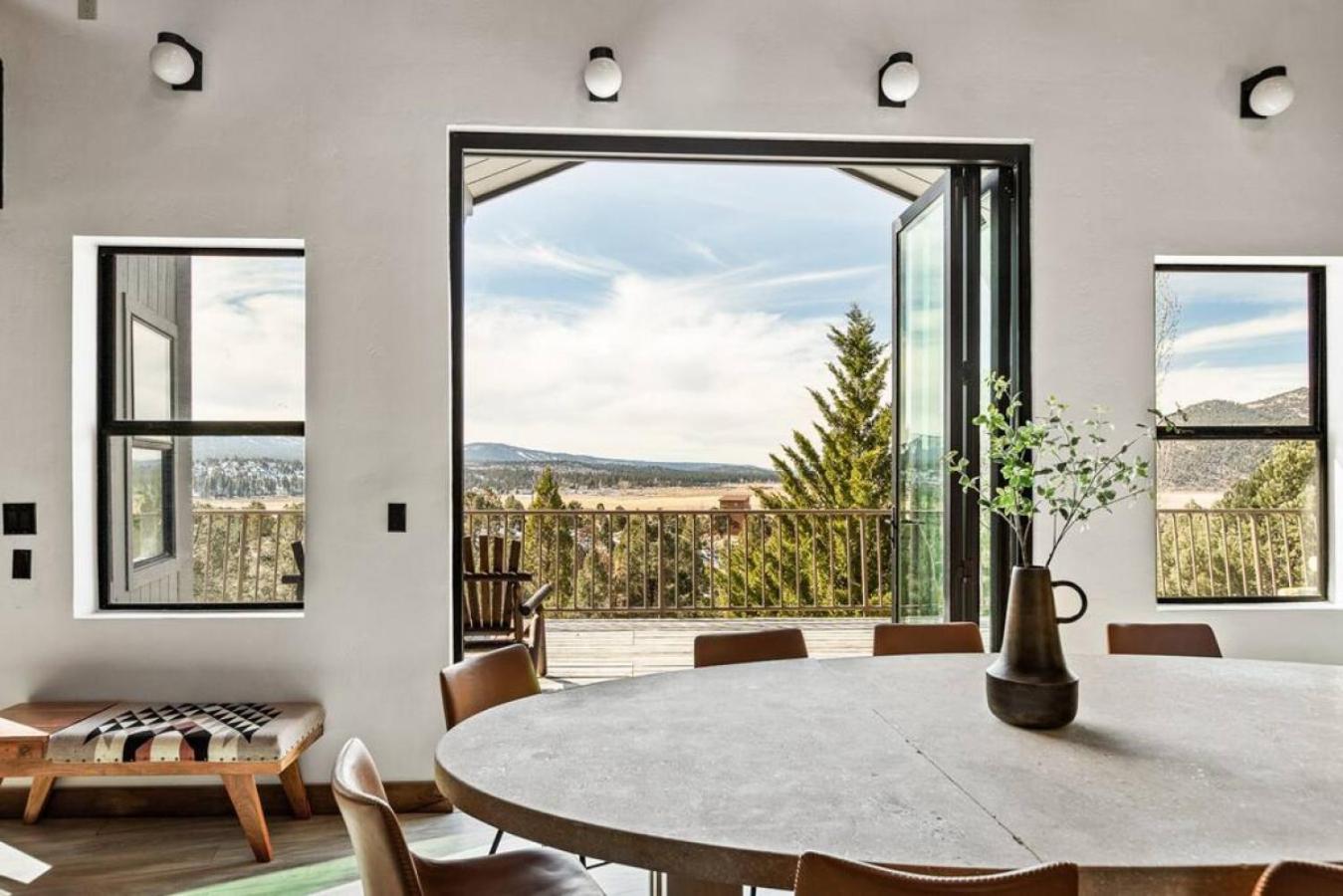 Steel Pine Lodge A Rustic Mountain Retreat Views Baldwin Lake Exteriör bild